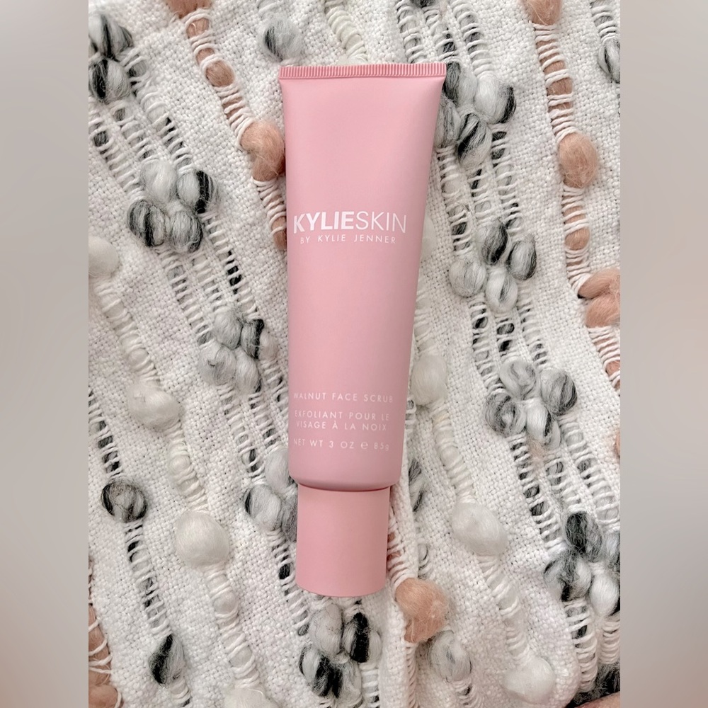 KylieSkin Walnut Face Scrub